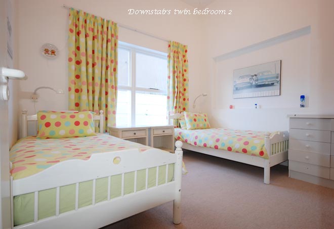 Downstairs twin bedroom 2